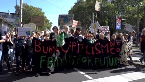 Gente-Protestando-Por-La-Justicia-Climática-En-Colonia