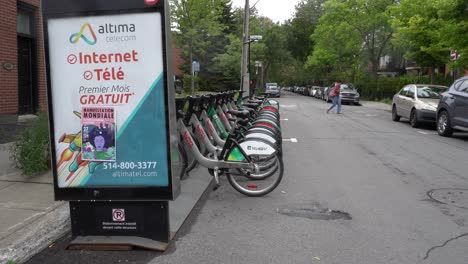 A-quiet-street-where-you-can-rent-a-bicycle-and-move-freely-in-Montreal