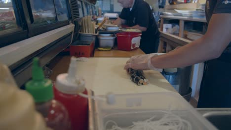 Sushi-chef-Cut-Roll-on-the-counter