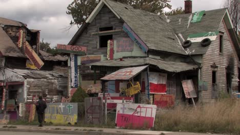 Heidelberg-Projekt-&quot;taxi-House&quot;,-También-Conocido-Como-Dotty-Wotty-Art-En-Detroit,-Michigan,-Ee.uu.