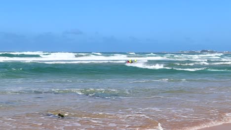 Carrera-Trans-Agulhas:-El-Equipo-R2r-Partiendo-Hacia-Brenton-Sobre-Las-Olas-Del-Mar