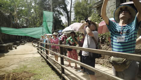 Well-attended-sightseeing-spot-with-alot-of-asian-tourist-taking-pictures