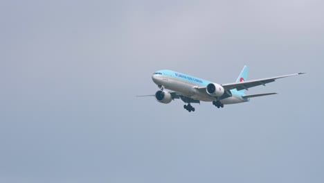 Korean-Air-Cargo-Boeing-777-fb5-Hl8045-Acercándose-Antes-De-Aterrizar-En-El-Aeropuerto-De-Suvarnabhumi-En-Bangkok-En-Tailandia