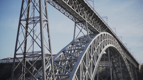 Dom-De-Luis-I-Bridge-spanning-Rive-Douro,-Porto-Portugal