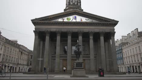 A-wide-shot-of-the-Duke-of-Wellington-statue-and-the-GoMA,-which-used-to-be-an-18th-century-Tobacco-Lord's-townhouse