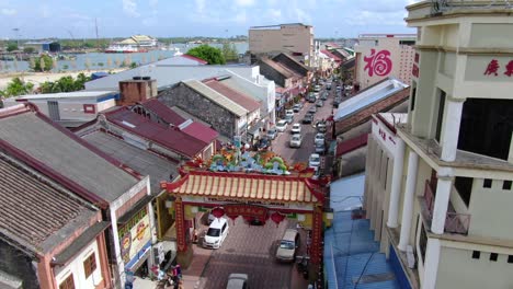 Drohnen-Luftaufnahmen-Aus-Chinatown,-Einer-Traditionellen-Altstadt-In-Kuala-Trengganu,-Malaysia