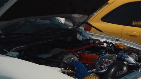 Schwenkaufnahme-Eines-Toyota-1JZ-Motors-Auf-Der-Driftcon-Autoshow