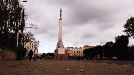 Long-distance-view-of-the-Liberty-Monument-in-Riga,-Latvia