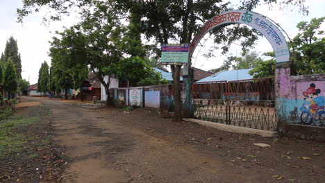 Government-school-outdoors-in-Maharashtra,-India