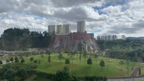 El-Parque-La-Mexicana-Está-Ubicado-En-Una-De-Las-áreas-Más-Nuevas-Y-Ricas-De-La-Ciudad-De-México,-Santa-Fe