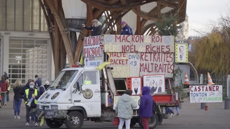 Protestplakate-Gegen-Artikel-24