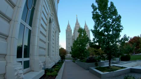 Hyperlapse-Nähert-Sich-An-Einem-Frühen-Herbstmorgen-Dem-Tempel-Von-Salt-Lake-City