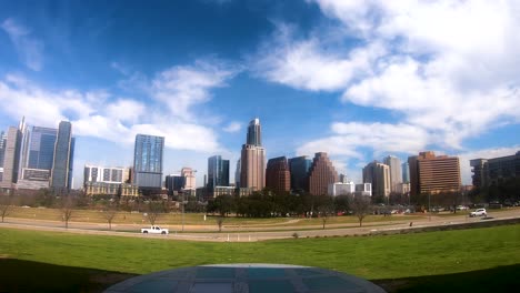 El-Siempre-Cambiante-Horizonte-De-Austin-Desde-Las-Orillas-Del-Auditorio-Del-Centro-Largo-Seg-3-De-4-Cámara-Lenta