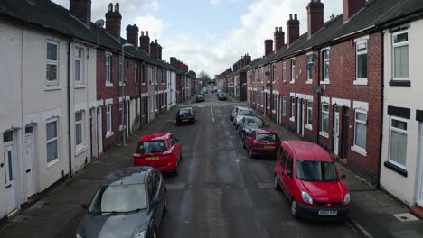 Imágenes-Aéreas-De-La-Calle-Oldfield-En-Una-De-Las-áreas-Más-Pobres-De-Stoke-On-Trent,-Vivienda-Con-Terraza,-Pobreza-Y-Declive-Urbano,-Vivienda-Para-Inmigrantes