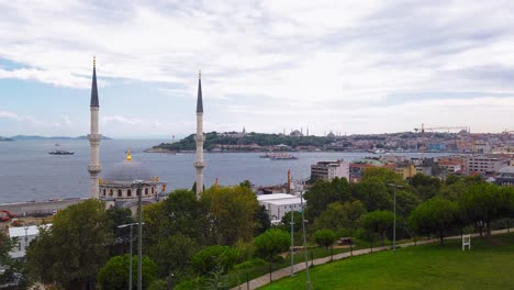 Zeitlupe:-Sommerlandschaftsansicht-Der-Stadt-Istanbul,-Des-Bosporus-Und-Der-Europäischen-Seite-In-Istanbul,-Türkei