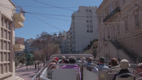 Betreten-Der-Hauptstraße-Von-Julian&#39;s-Malta,-Etwa-Im-März-2019