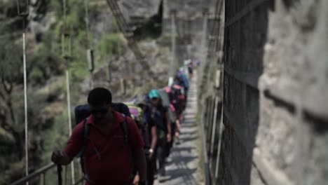 Montañeros-Del-Himalaya-De-Un-Instituto-De-Formación-De-Montañismo-En-Su-Camino-Hacia-El-Sendero