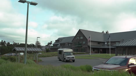 Van-driving-around-to-pick-up-and-drop-of-customers-at-Bandon-Dunes-Golf-Resort-Lodge