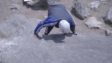 Himalayan-mountaineer-on-a-Himalayan-mountain