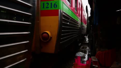 An-exciting-train-ride-to-Mae-Klong-Railway-Market