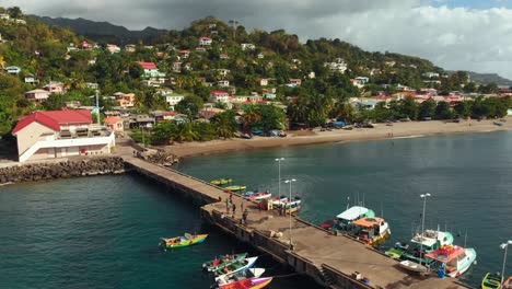 Toma-Aérea-Del-Mercado-De-Pescado-Gouyave-Ubicado-En-La-Isla-Caribeña-De-Granada