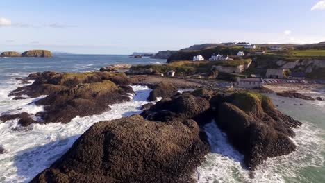 Der-Hafen-Von-Ballintoy-Ist-Ein-Synonym-Für-Pike-Und-Die-Eiseninseln