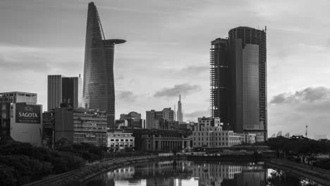 Timelapse,-Horizonte-De-Saigón-En-Blanco-Y-Negro