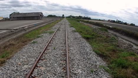 Un-Emocionante-Viaje-En-Tren-Al-Mercado-Ferroviario-De-Mae-Klong