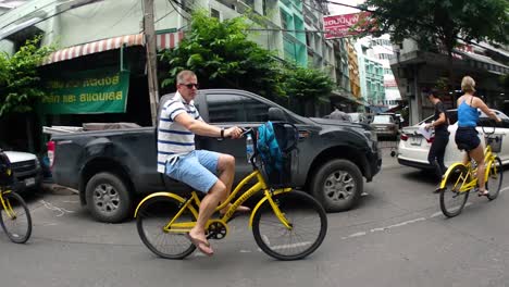 Das-Tuk-Tuk-Ist-Ein-Berühmtes-Fahrzeug-Zum-Pendeln-Und-Touren-Durch-Bangkok-Und-Wird-Hauptsächlich-In-Touristischen-Gebieten-Und-In-Der-Provinz-Gesehen