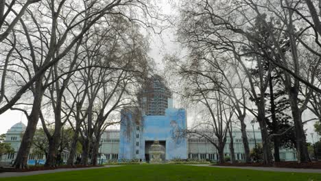 Edificio-Real-De-Exposiciones-En-Construcción-En-Melbourne,-Australia-Jardines-Carlton-De-Melbourne