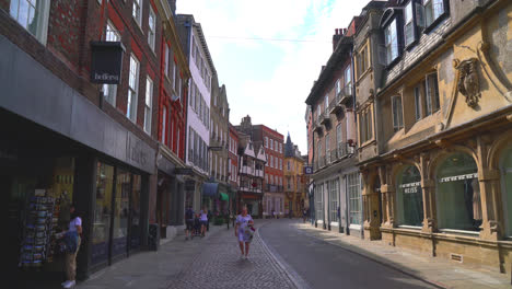 Cambridge-England,-circa-:-Street-with-college-view-in-Cambridge,-UK