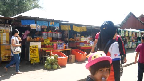 Los-Vendedores-Ambulantes-Venden-Comida-Local-Al-Público