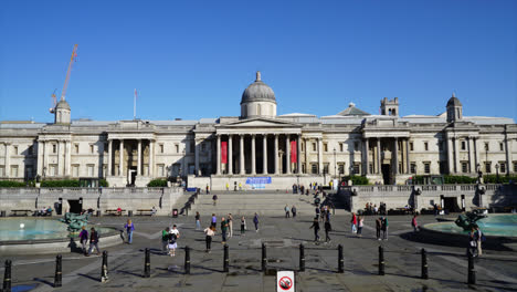 Londres,-Inglaterra,-Circa:-Timelapse-Trafalgar-Square-En-La-Ciudad-De-Londres,-Reino-Unido