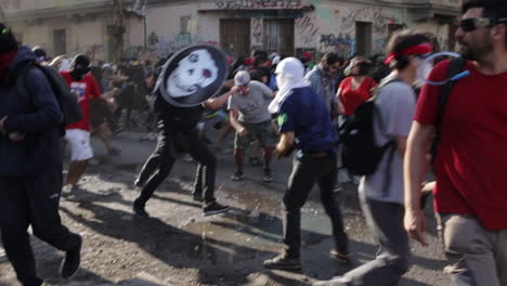 Rioters-panic-and-flee-through-the-narrow-streets-of-Santiago