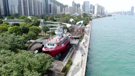 Hong-Kong-Waterfront-Fuera-De-Servicio-Fireboat-Museo-Y-Galería-De-Exposiciones-Que-Lleva-El-Nombre-De-Alexander-Grantham,-Vista-Aérea