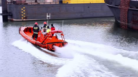 firefighter-on-a-small-boat-leaving-the-harbour,-handheld