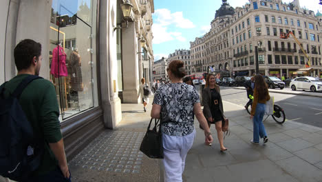 London,-England,-Ca.:-Zeitraffer-Spaziergang-Auf-Der-Regent-Street-In-London-City,-England,-Vereinigtes-Königreich