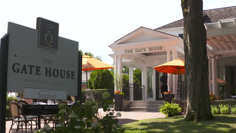 Exterior-of-The-Gate-House-in-the-scenic-town-of-Niagara-on-the-Lake,-Ontario