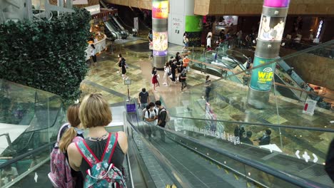 People-using-an-escalator-in-Hong-Kong-Langham-place,-a-unique-commercial-and-shopping-complex-in-Kowloon-area