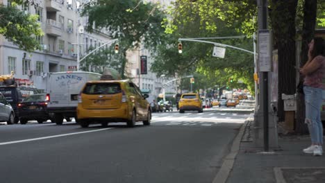 Tráfico-De-La-Ciudad-De-Nueva-York-Durante-Un-Día-Soleado