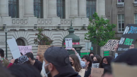 Porto-Portugal---6-De-Junio-De-2020:-Blm-Vidas-Negras-Importan-Protestas-Cámara-De-Demostración-Pan-Sobre-La-Multitud-Que-Protesta-Con-Máscaras