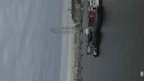 London-Eye-Von-Der-Lambeth-Bridge-Aus-An-Einem-Niedergeschlagenen-Tag-Gesehen