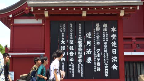 People-passing-through-Temple