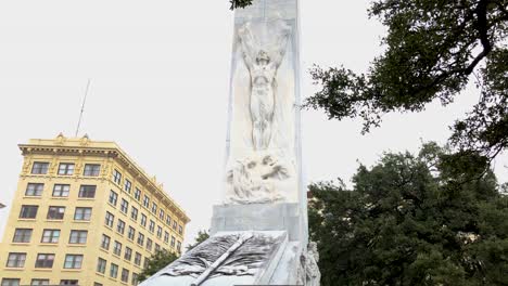 Der-Kenotaph-Erinnert-An-Die-Männer,-Die-Während-Der-Belagerung-Von-Alamo-Im-Jahr-1835-Starben