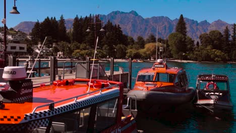 Barco-Atracado-En-Los-Puertos-De-Queenstown