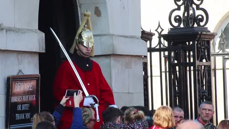London,-England-:-Iconic-Horseguard-Soldiers-in-Whitehall-London
