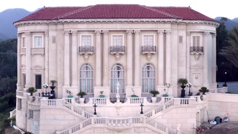 Aerial-drone,-pull-back-shot,-of-The-Getty-Villa-museum-in-Malibu,-over-Pacific-Coast-Highway-in-California