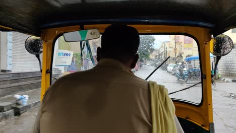 Vista-Desde-El-Asiento-Trasero-Del-Auto-Rickshaw