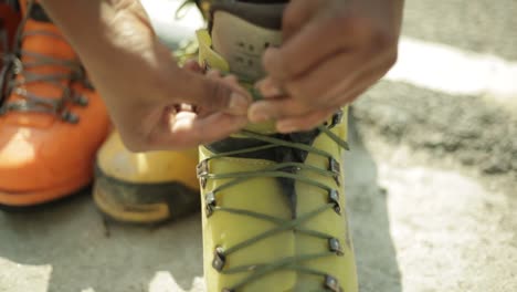 Himalayan-mountaineers---their-mountain-climbing-equipment