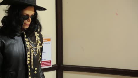 Michael-Jackson-Statue-In-Einem-Museum-In-Uttarakhand,-Indien